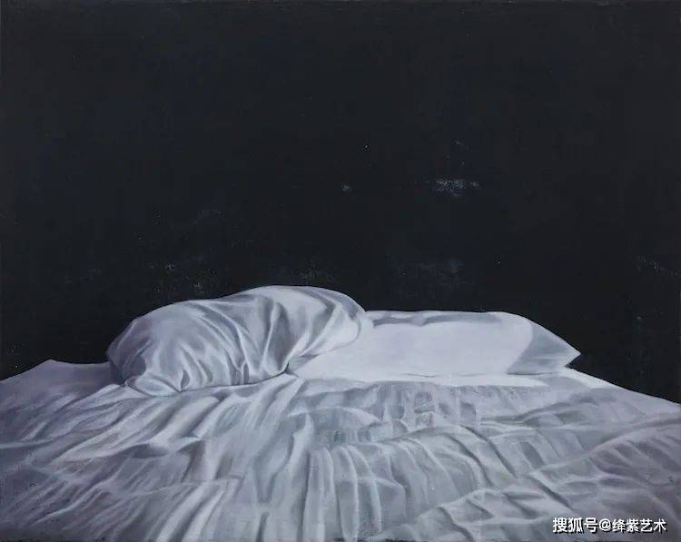 她画的空床,透着莫名的孤独与悲伤,带给人无限遐想