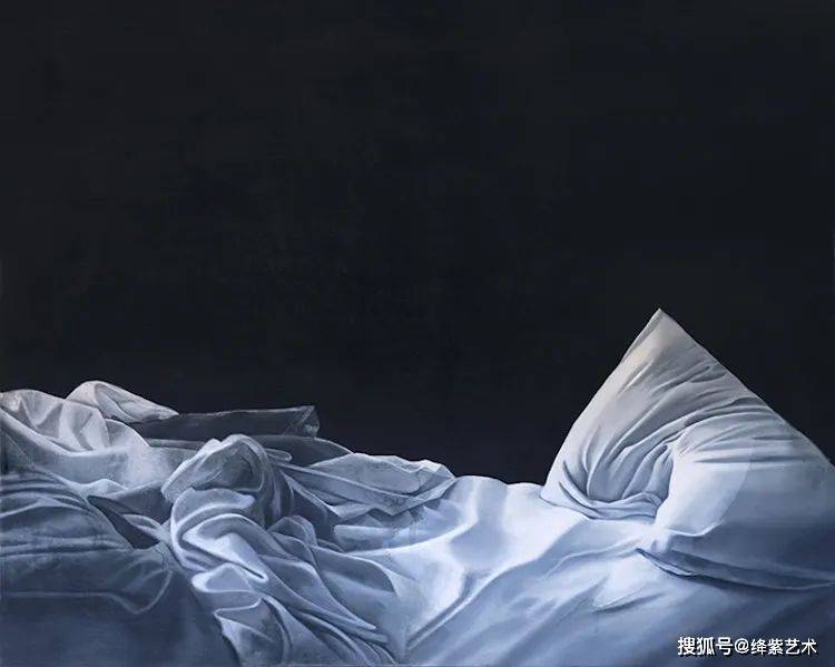 她画的空床,透着莫名的孤独与悲伤,带给人无限遐想