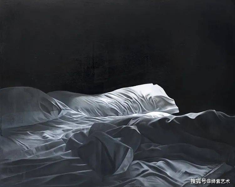 她画的空床,透着莫名的孤独与悲伤,带给人无限遐想