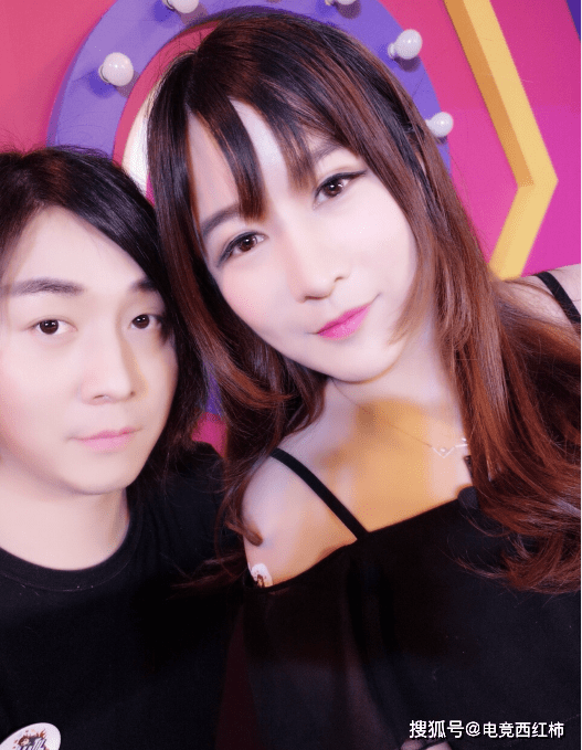 张大仙和灰灰分手后,赖神宣布和瓜妹分手,小浪浪和梦泪却宣布了一个好消息