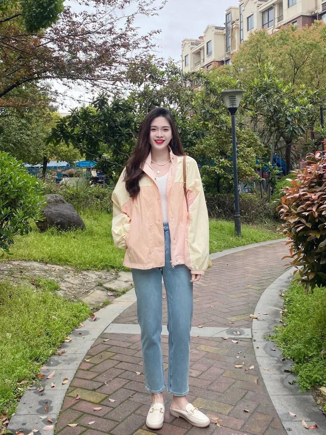 【时尚】【转】早秋季节必备的5款时尚单品,简约时髦又显气质,优雅女人都爱穿