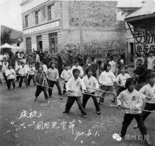 【摄影故事】不同年代的儿童照片,找回儿时的回忆~