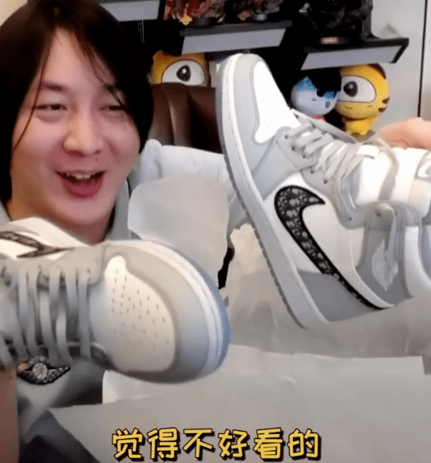 张大仙10万块的鞋子,为什么至今不舍得穿?得知原因后,这也太贵重了