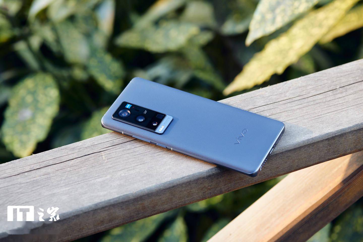 【IT之家开箱】vivo X60 Pro+ 开箱图赏:影像为先,质感素皮