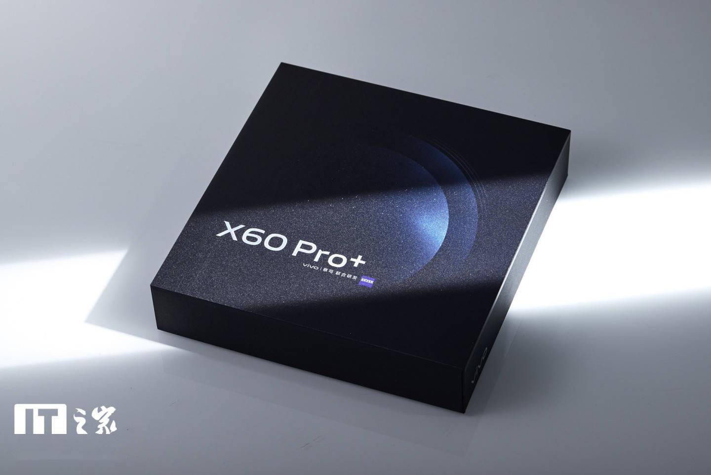 【IT之家开箱】vivo X60 Pro+ 开箱图赏:影像为先,质感素皮