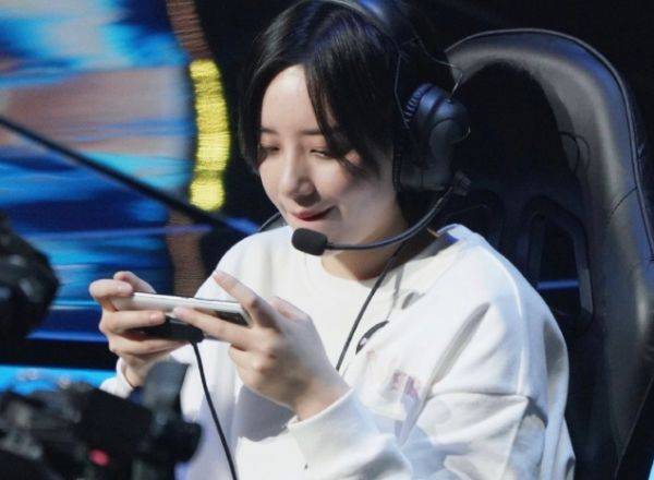 王者荣耀明星现场生图,张含韵少女感,杨幂精致,贾玲又胖了