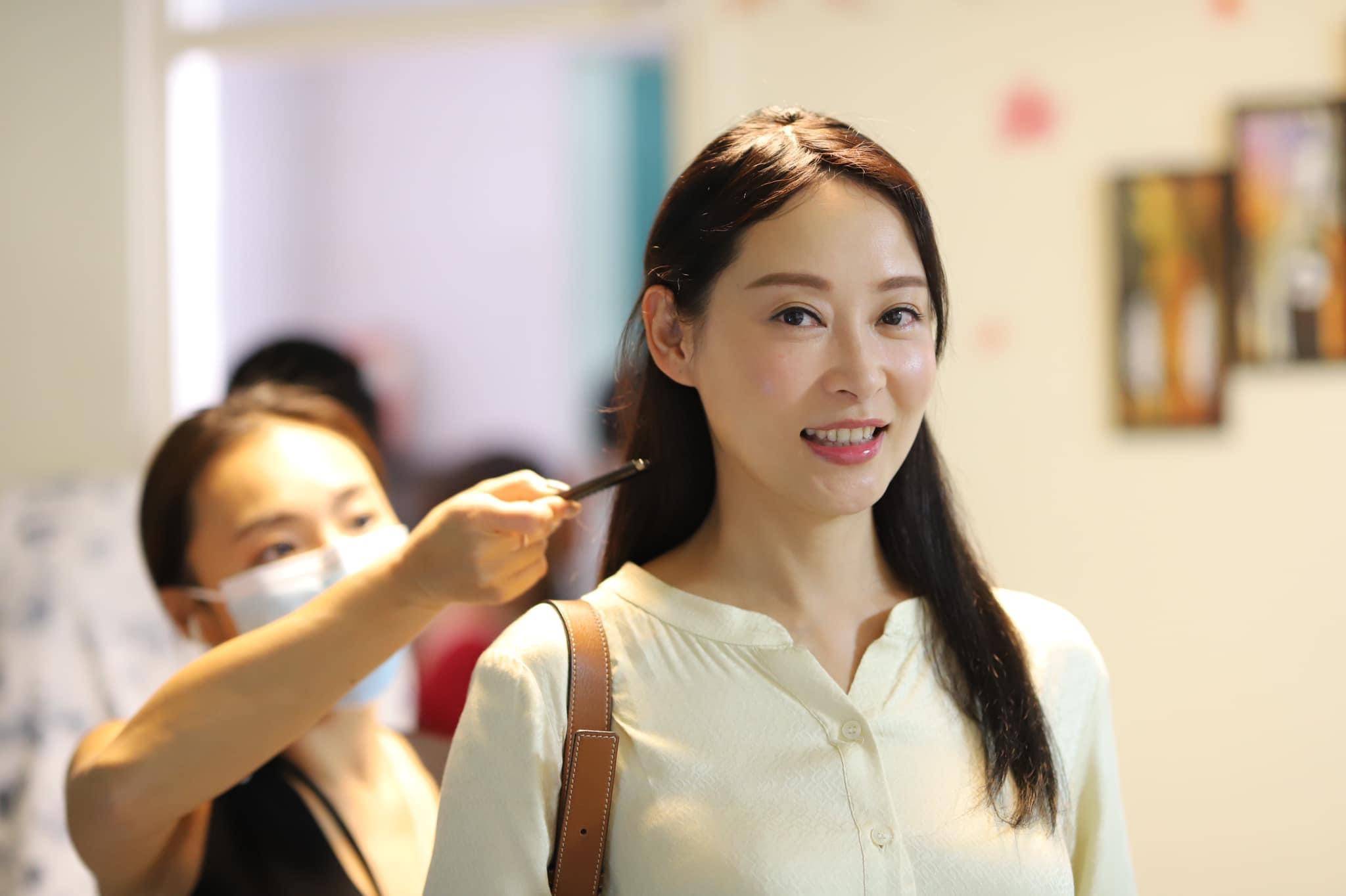 恭喜!杨怡姐姐杨卓娜今年结婚,生女11年未注册,对继女视如己出