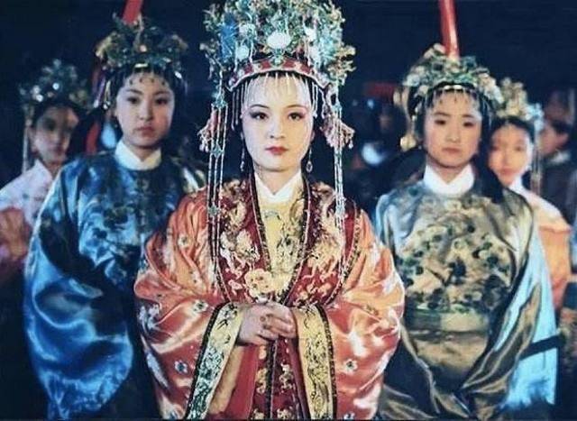 贾元春为何替弟弟选择宝钗?曹雪芹:不是因为薛家有钱