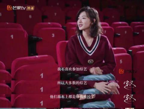 再见周星驰会说什么?黄圣依被主持人易立竞追问,不停摸头发尬笑