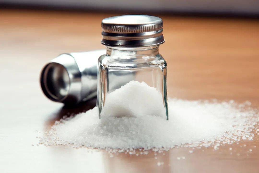 晨起一杯淡盐水好吗?5个喝水小纠结,一次解决