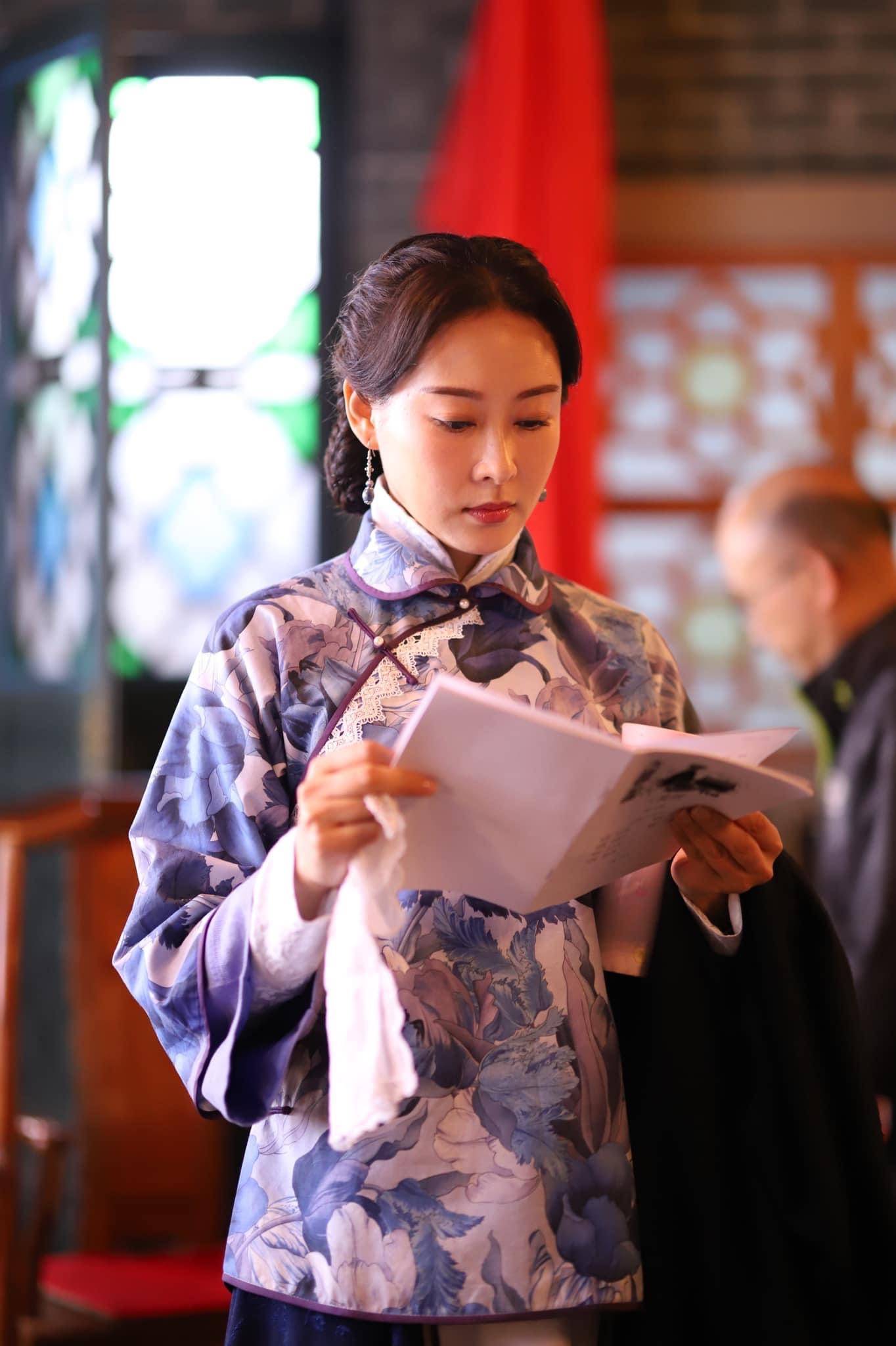 恭喜!杨怡姐姐杨卓娜今年结婚,生女11年未注册,对继女视如己出