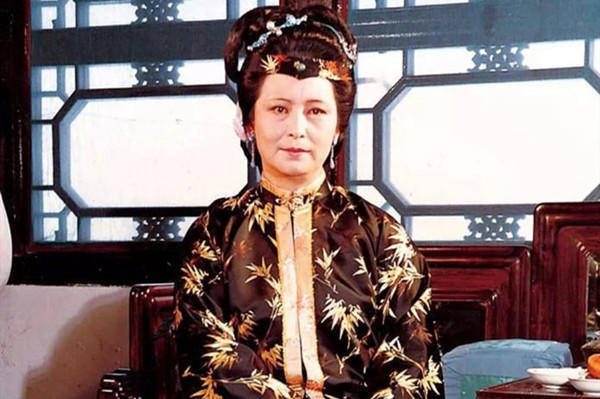 林黛玉有多聪明,和舅母暗暗过招,占尽上风,王夫人:离宝玉远点
