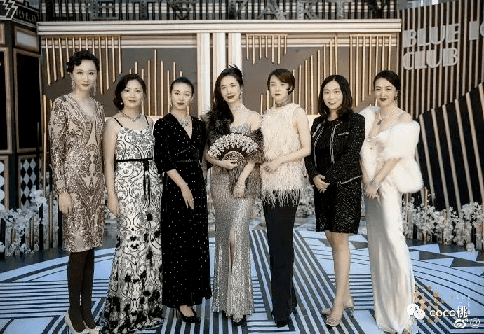 争当女强人的董花花和网红张大奕,活得都不如不上班的高圆圆?