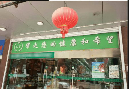 开心一刻:老丈人平时的工作很忙,我就陪着丈母娘过生日