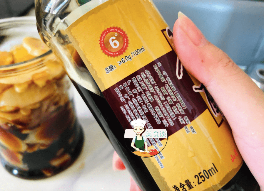 分享一道三伏天吃的家常开胃菜,4根腐竹加1根胡萝卜,好吃又下饭