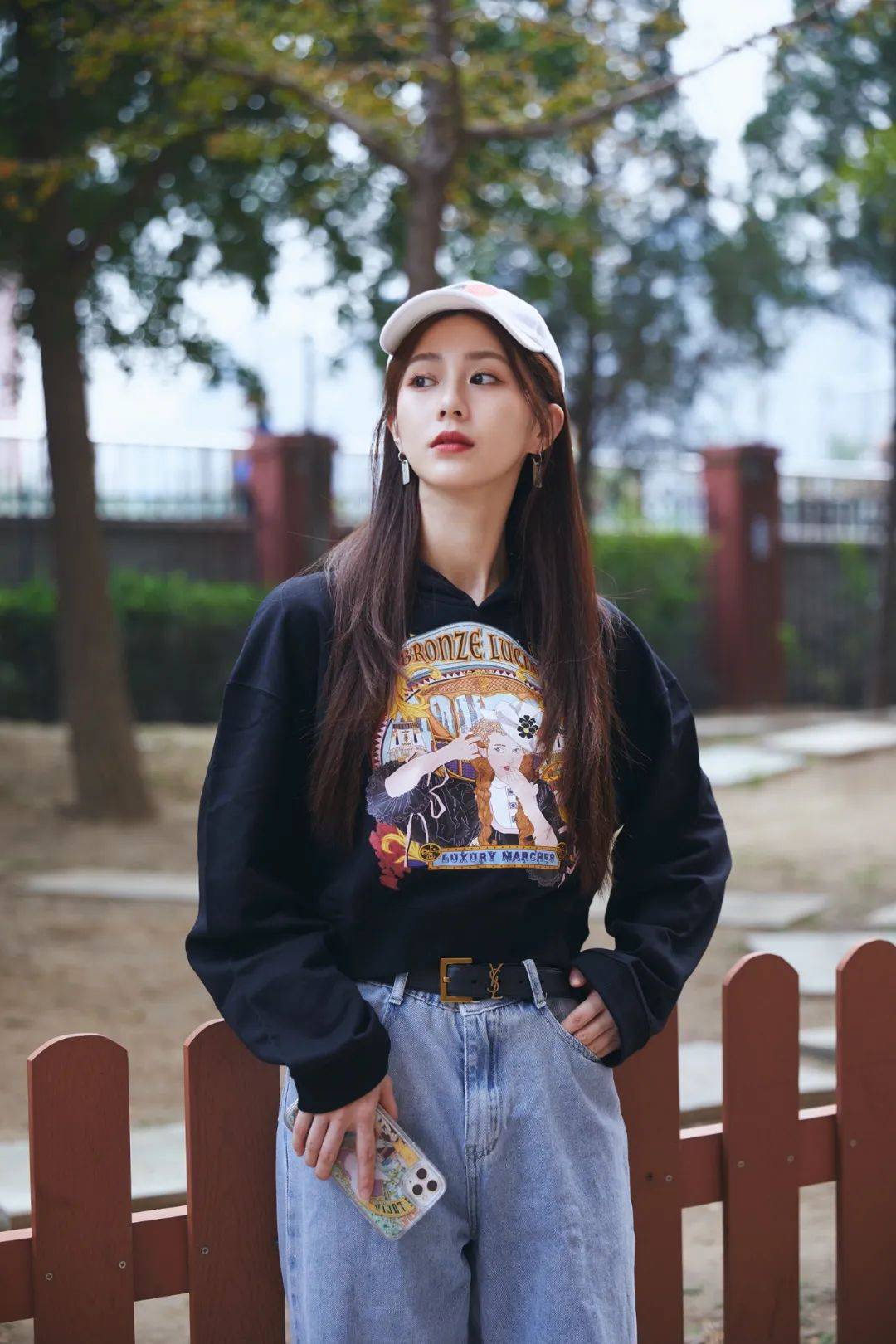 是《鹿鼎记》夫人团呆萌“忙内”,也是可甜可盐的人间清醒关芯