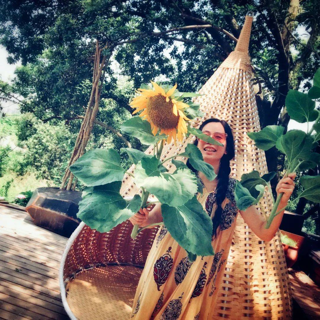 她花3年时间,把垃圾场改造成鲜花农场,亲手种菜给孩子吃!