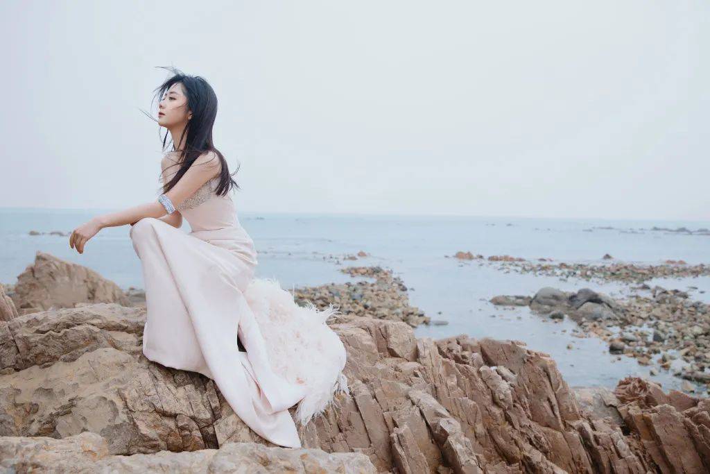 一张藏年龄的娃娃脸 不作妖有演技 谭松韵值得赞美!