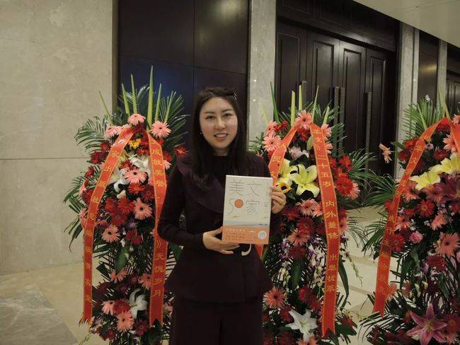 诗人贾浅浅诗歌引发讨论,争议关乎文学还是文学之外?
