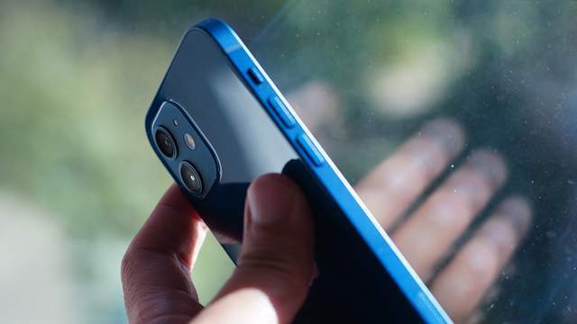 6000元价位,选iPhone 12还是三星S21?
