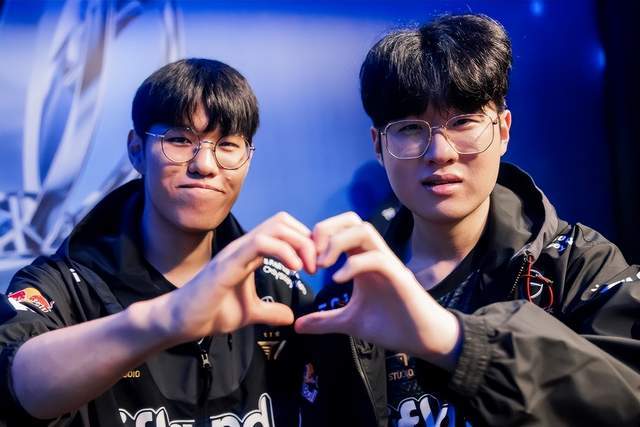 T1代理监督Tom:LNG选红色方也没用,如果我们蓝色方赢得更轻松!