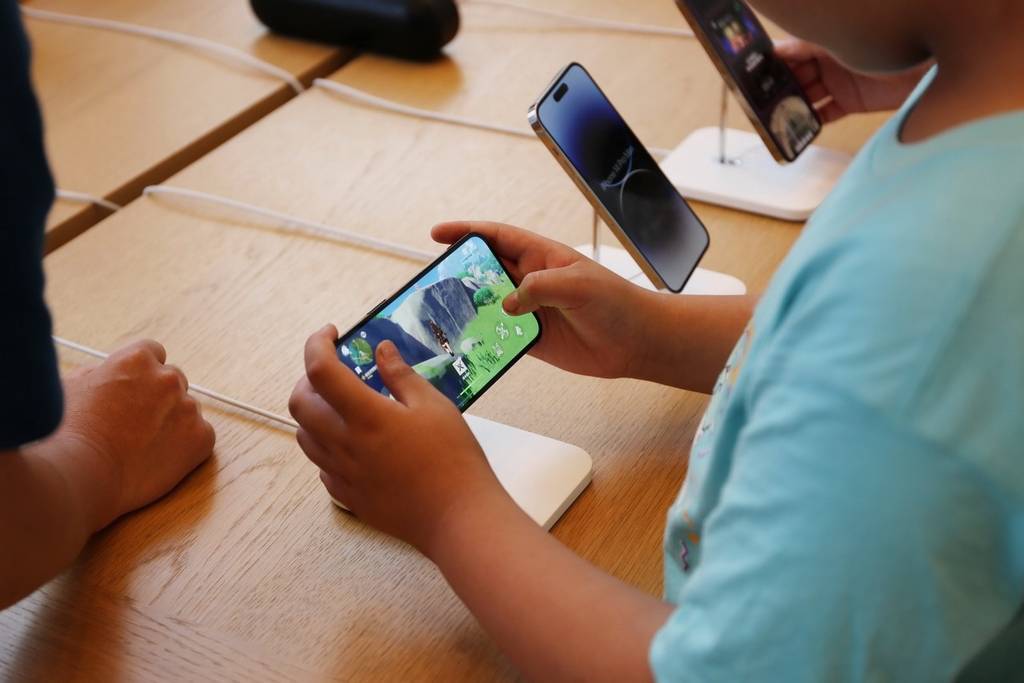 【转】苹果上财季大中华区营收下滑,但iPhone销量创纪录,库克对中国市场非常乐观