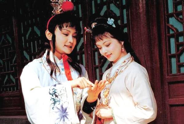 贾元春为何替弟弟选择宝钗?曹雪芹:不是因为薛家有钱