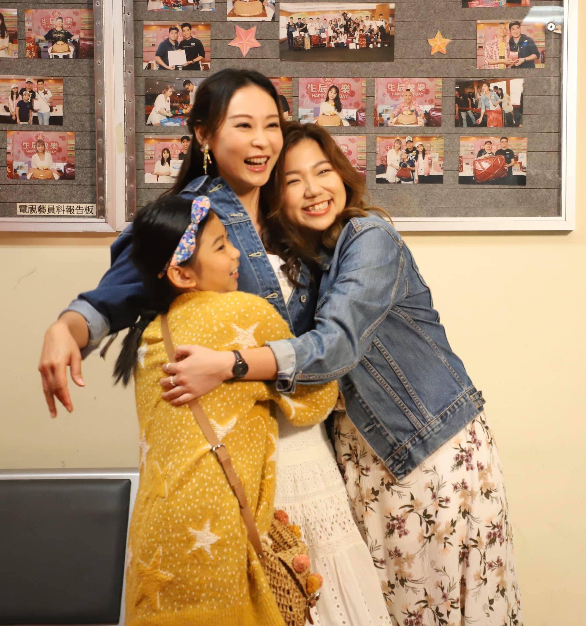恭喜!杨怡姐姐杨卓娜今年结婚,生女11年未注册,对继女视如己出