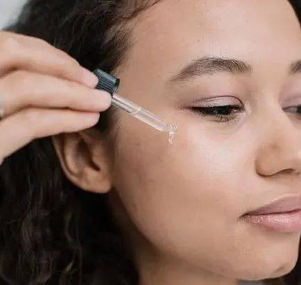 【时尚】【转】精油最佳使用时间和方法:护肤效果翻倍!