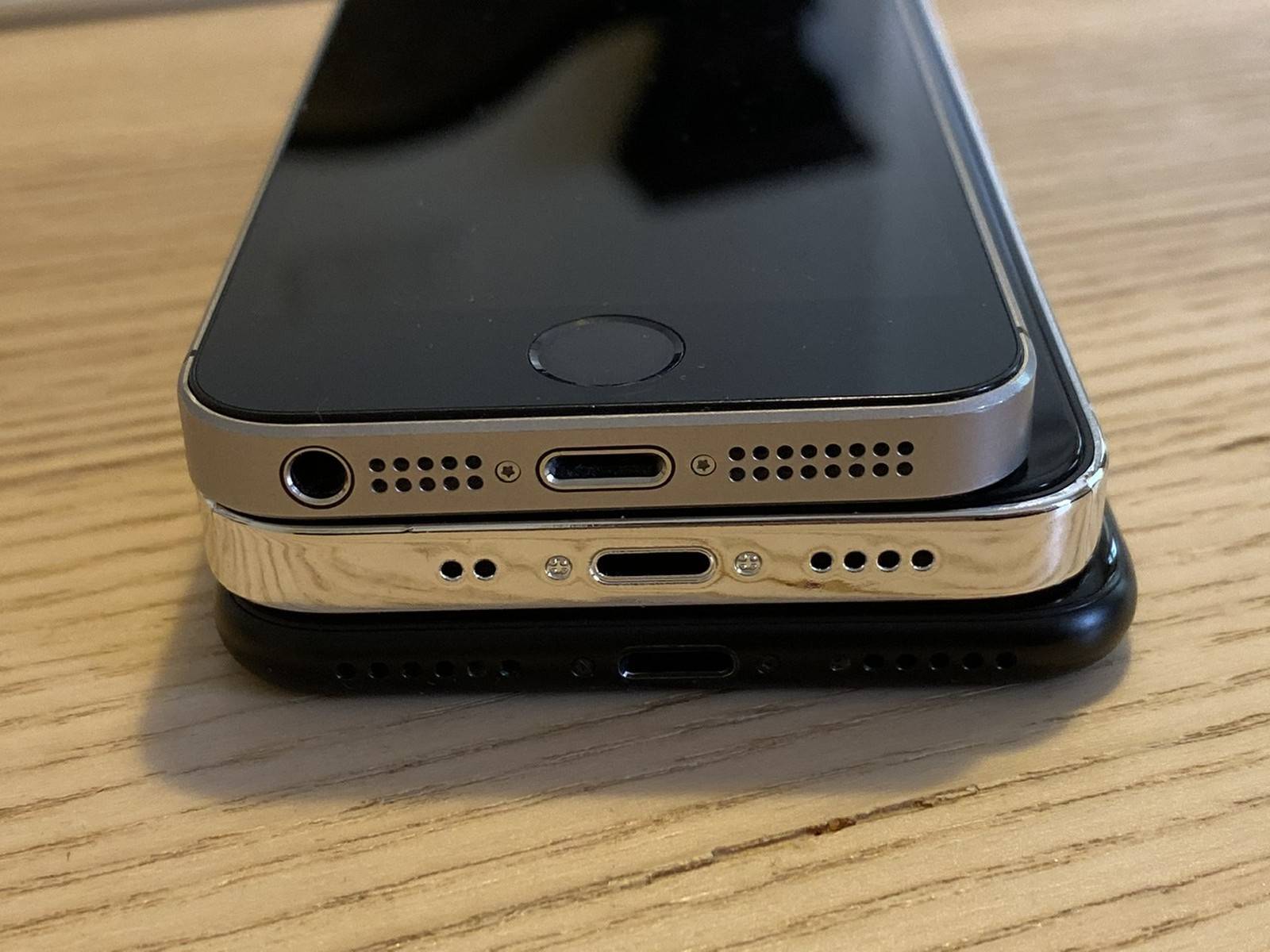 5.4英寸iPhone 12与iPhone SE\iPhone 7外观对比