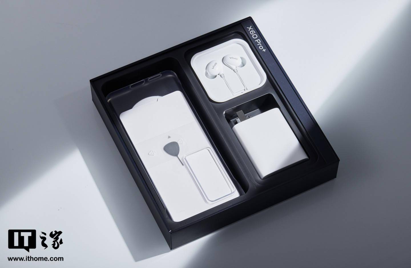 【IT之家开箱】vivo X60 Pro+ 开箱图赏:影像为先,质感素皮