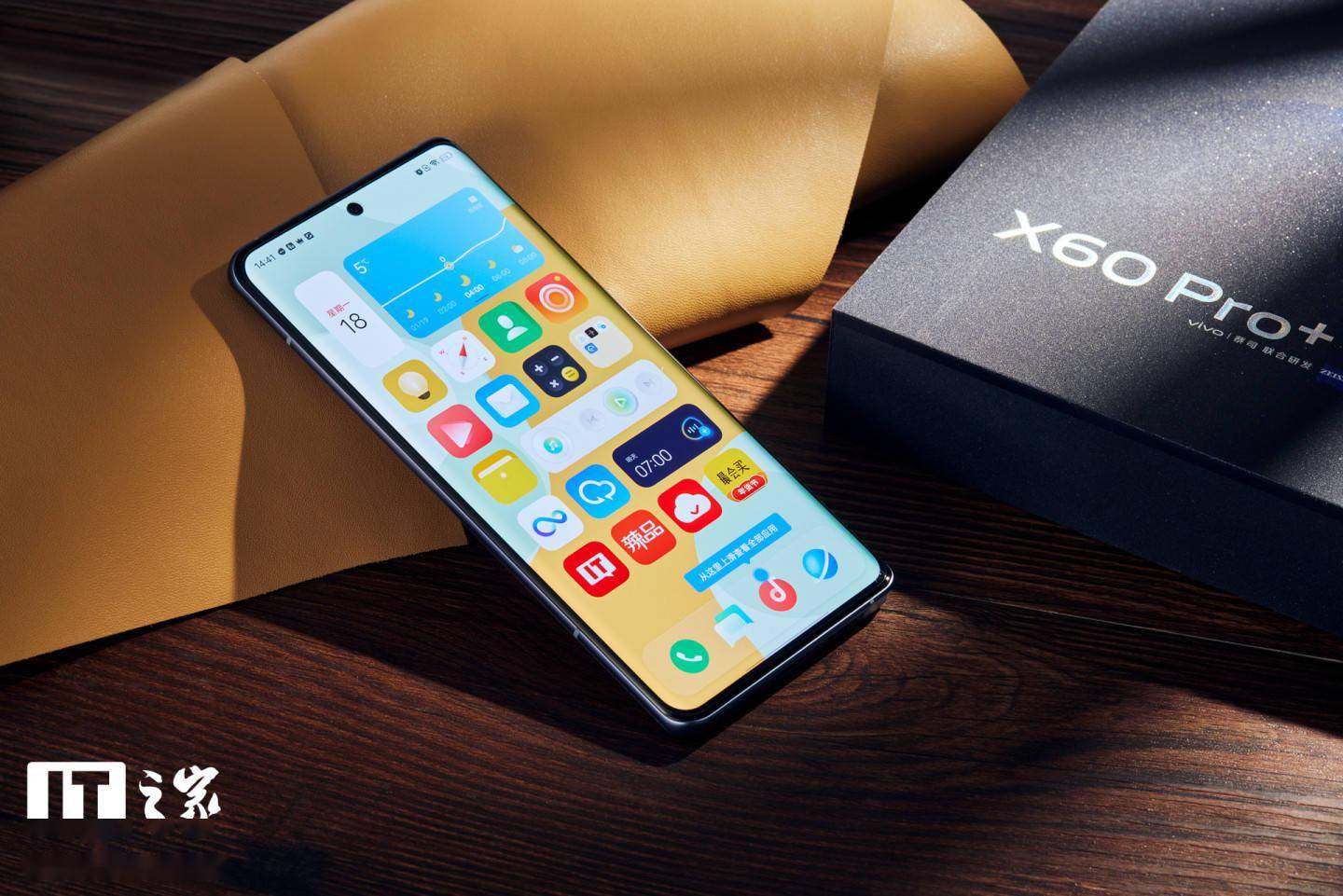 【IT之家开箱】vivo X60 Pro+ 开箱图赏:影像为先,质感素皮