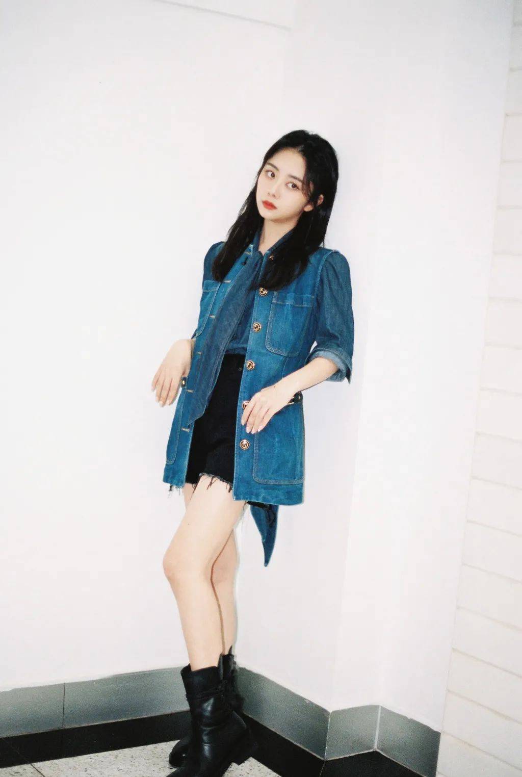 一张藏年龄的娃娃脸 不作妖有演技 谭松韵值得赞美!