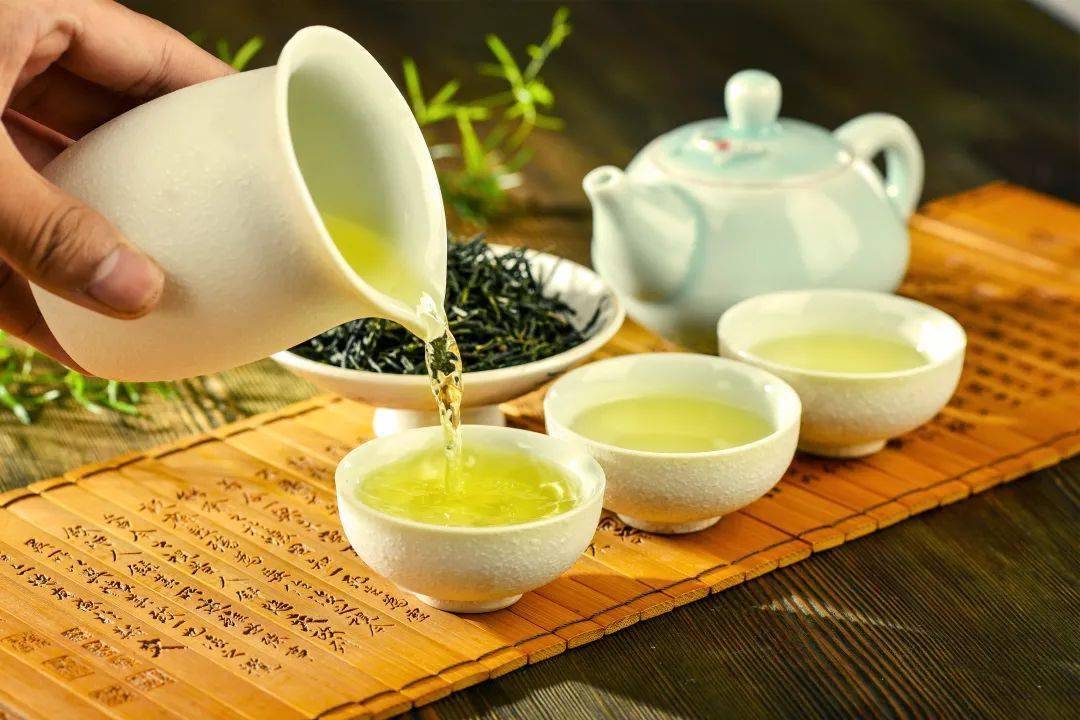 晨起一杯淡盐水好吗?5个喝水小纠结,一次解决