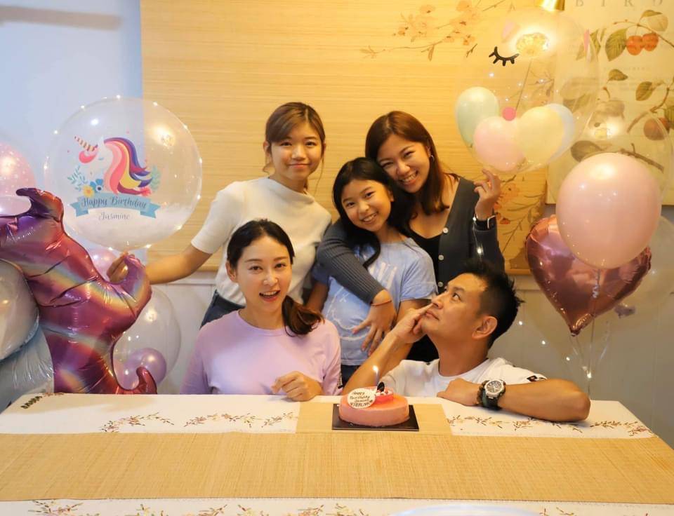 恭喜!杨怡姐姐杨卓娜今年结婚,生女11年未注册,对继女视如己出