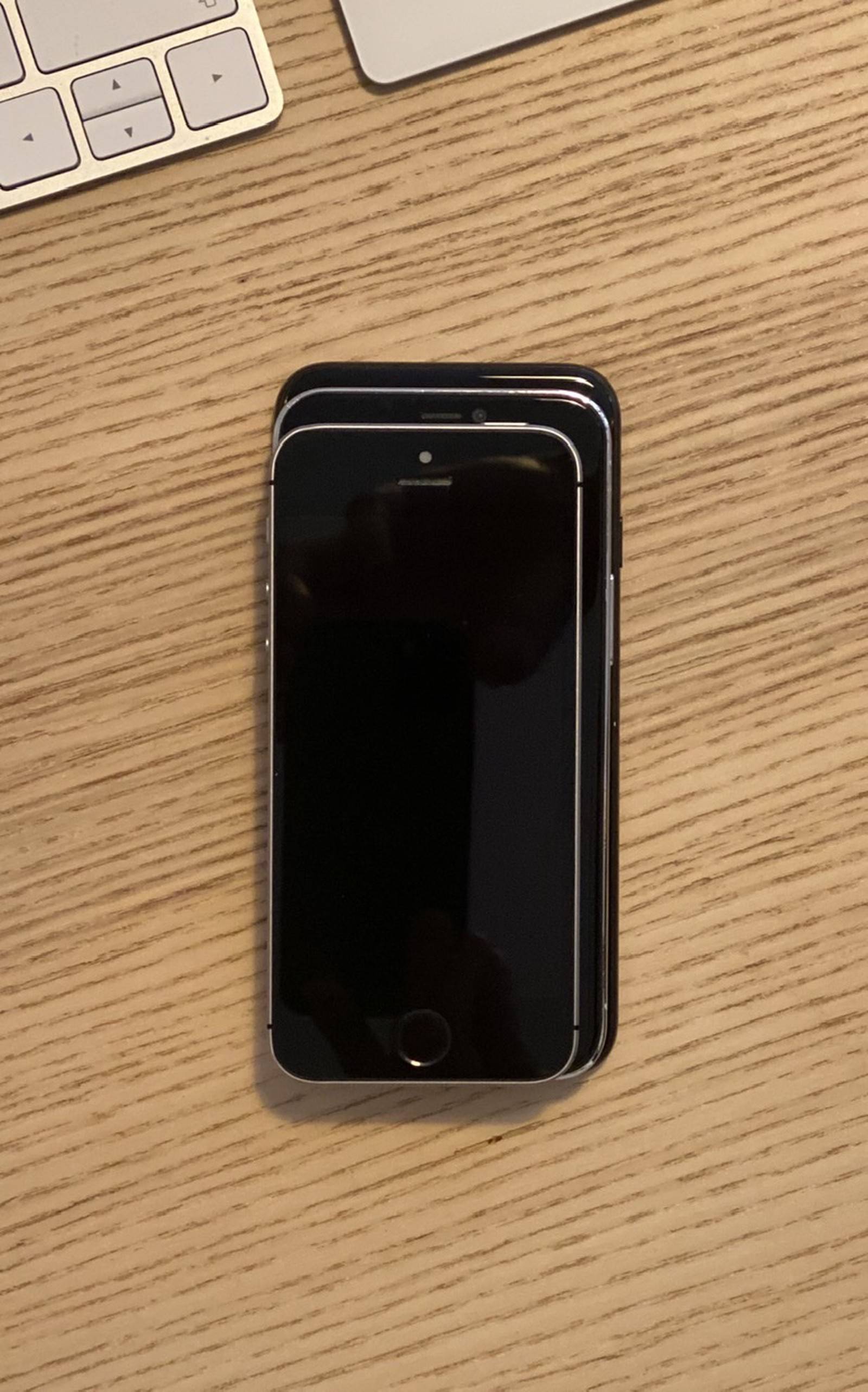 5.4英寸iPhone 12与iPhone SE\iPhone 7外观对比