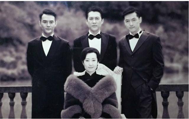 《麻雀》不如《伪装者》:李易峰周冬雨成花瓶