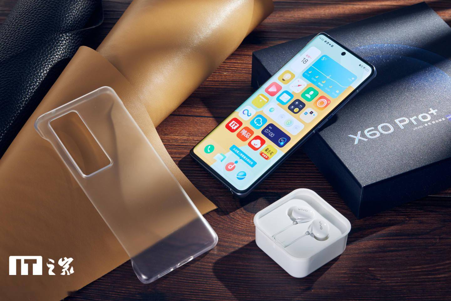 【IT之家开箱】vivo X60 Pro+ 开箱图赏:影像为先,质感素皮