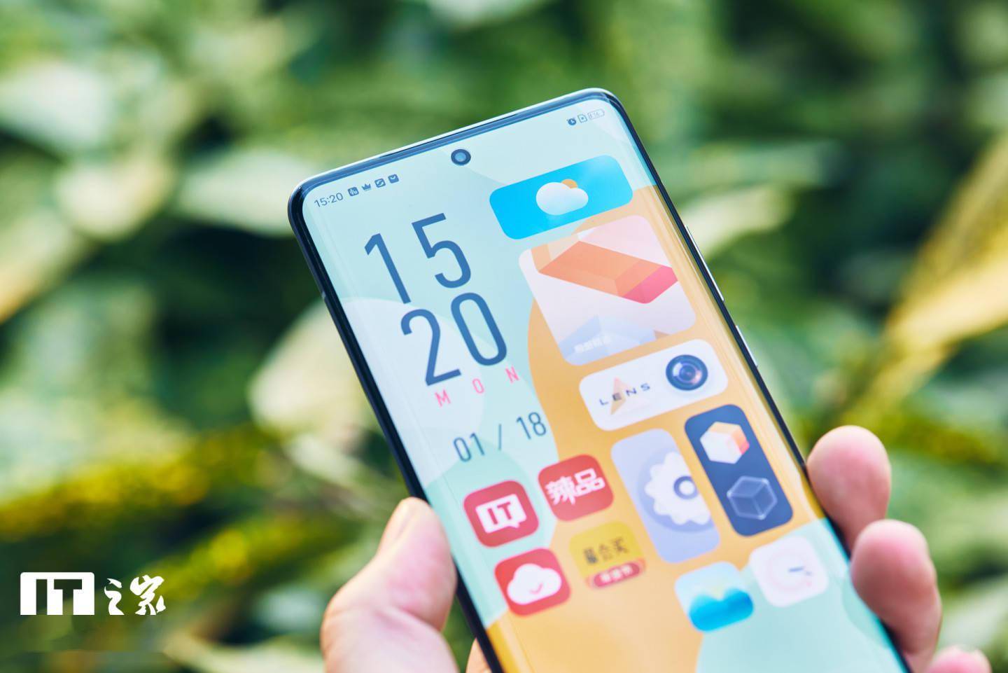 【IT之家开箱】vivo X60 Pro+ 开箱图赏:影像为先,质感素皮