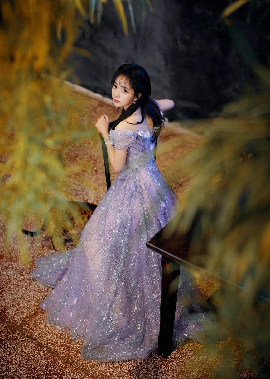 一张藏年龄的娃娃脸 不作妖有演技 谭松韵值得赞美!