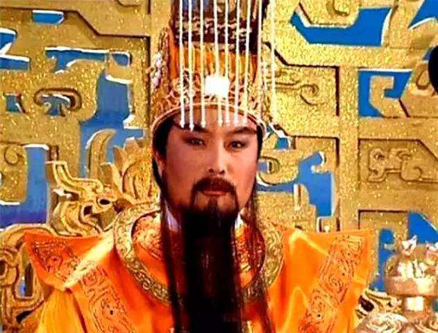 九齿钉耙为何比金箍棒厉害?你看它们的第二任主人分别是谁?