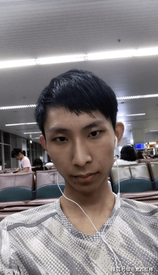 小浪浪18岁帅气,梦泪18岁有点土,张大仙18岁的照片引热议
