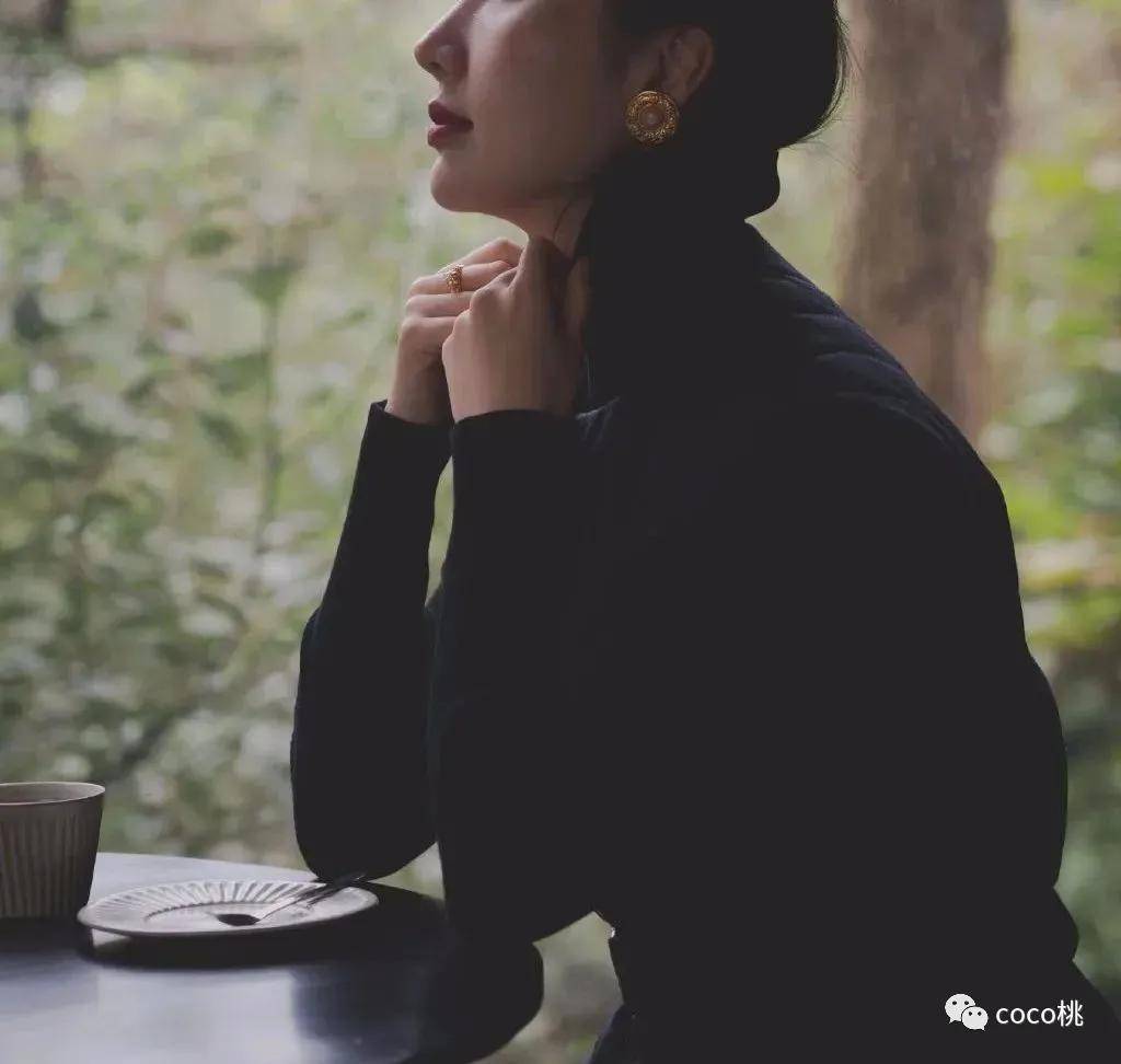 争当女强人的董花花和网红张大奕,活得都不如不上班的高圆圆?