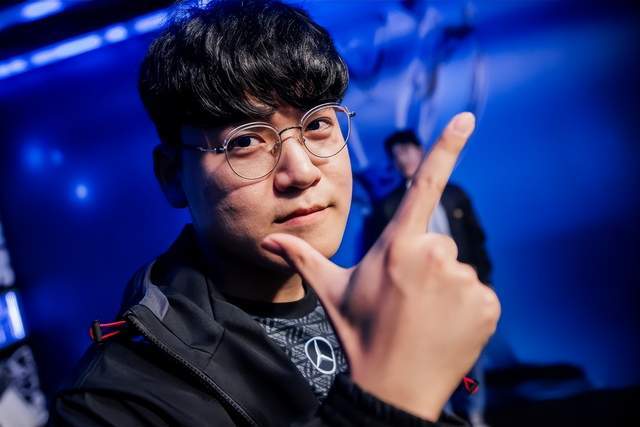 T1代理监督Tom:LNG选红色方也没用,如果我们蓝色方赢得更轻松!