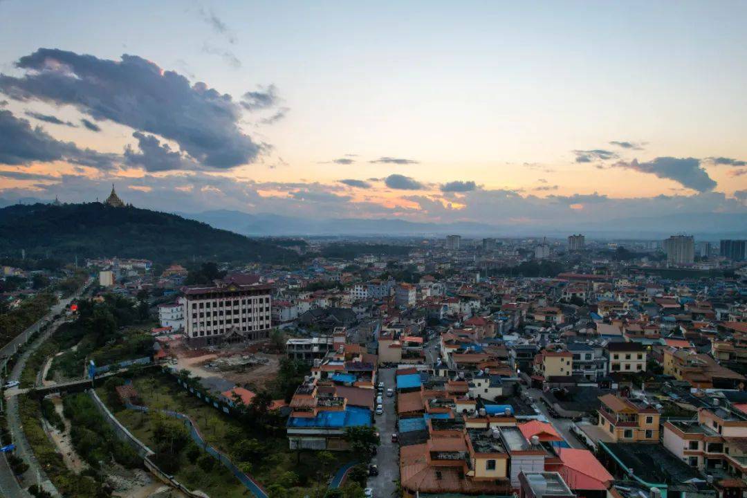 【转】除了三亚和版纳,中国还有一座边境城市非常适合过冬,人少物价低