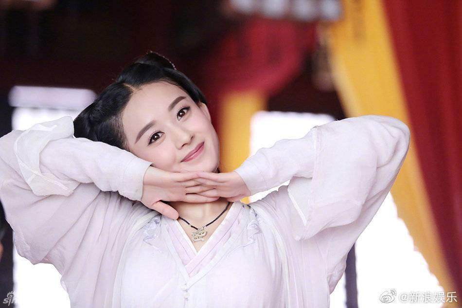 郑爽出演电影《花千骨》遭粉丝反对,并开始脱粉抵制,宁缺毋滥