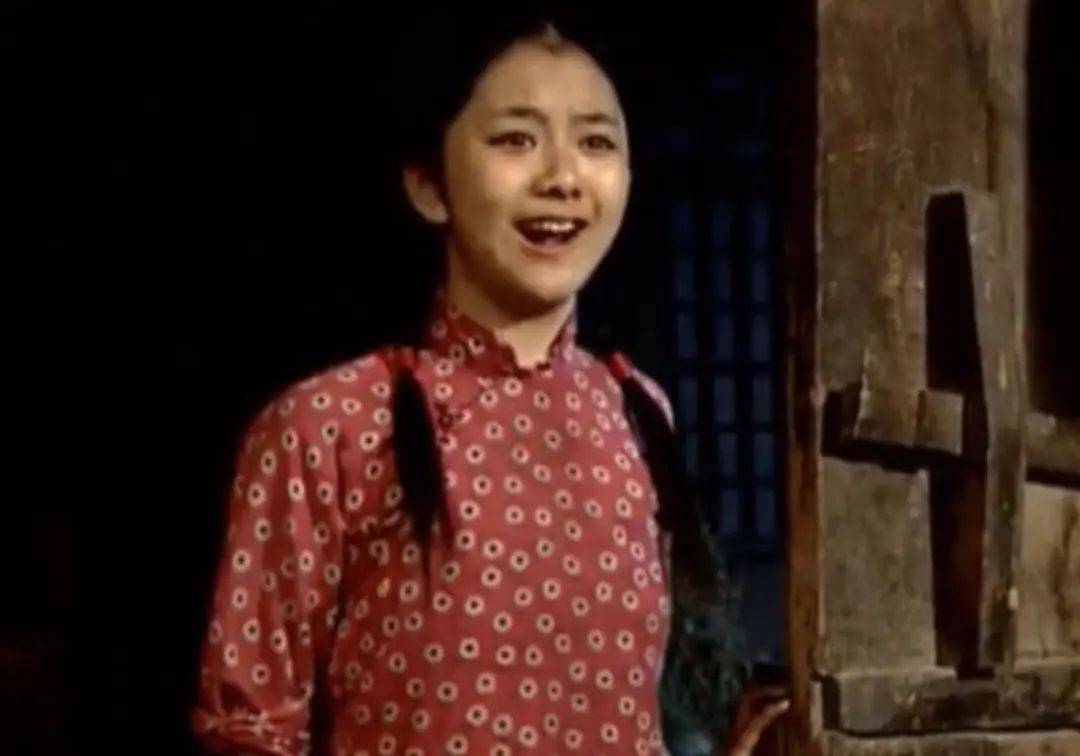 一张藏年龄的娃娃脸 不作妖有演技 谭松韵值得赞美!