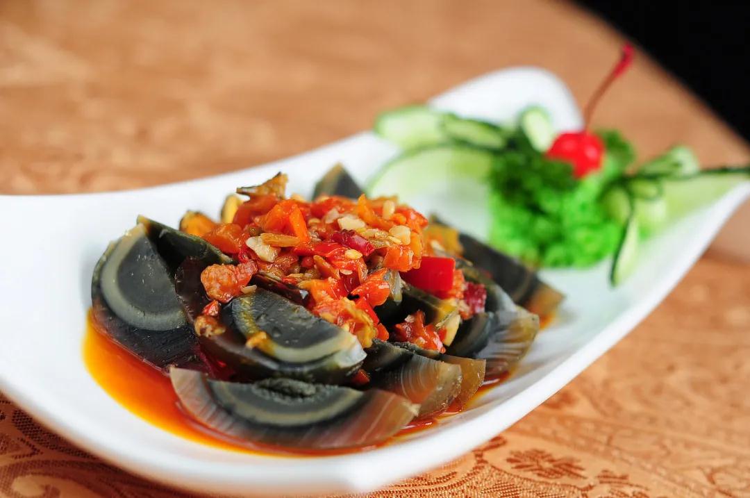 【小科普】辟谣——一家四口因吃皮蛋中毒,皮蛋不能吃了?