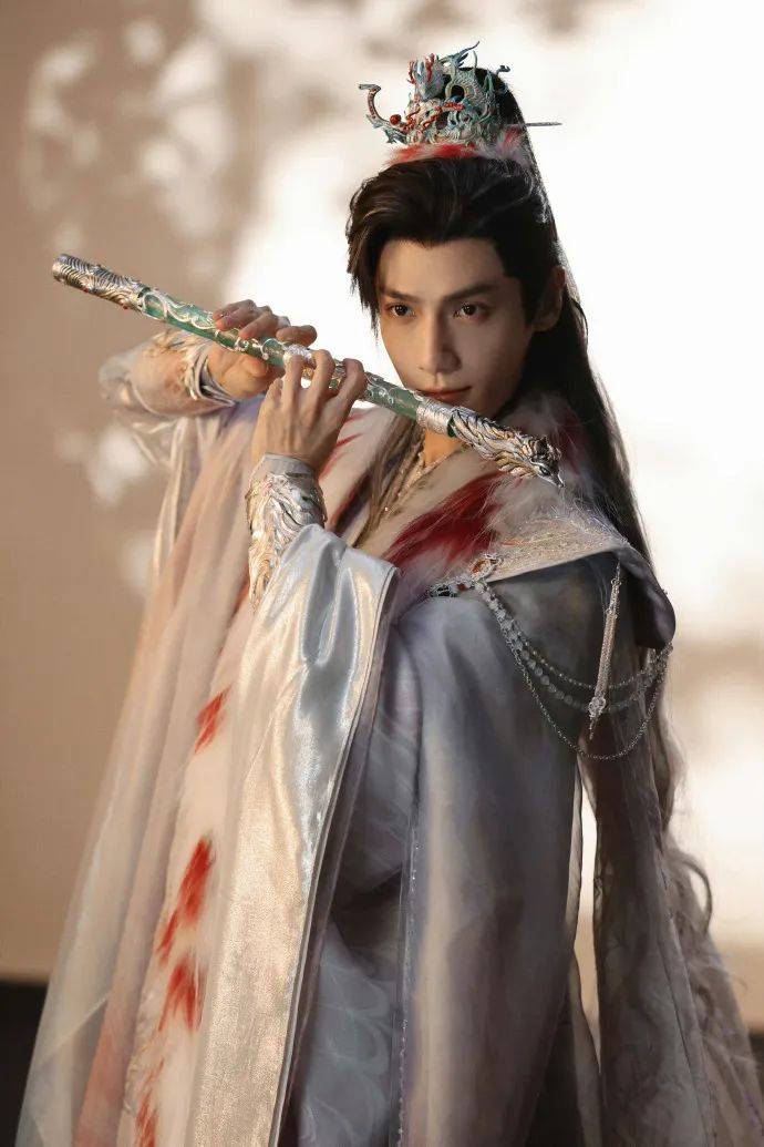 【转】罗云熙《水龙吟》未播先火!剧照的他唯美破碎,原来男人也能“楚楚可怜”!