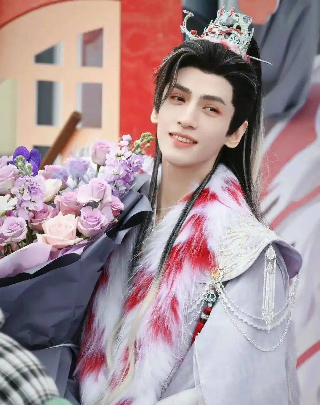 【转】罗云熙《水龙吟》未播先火!剧照的他唯美破碎,原来男人也能“楚楚可怜”!